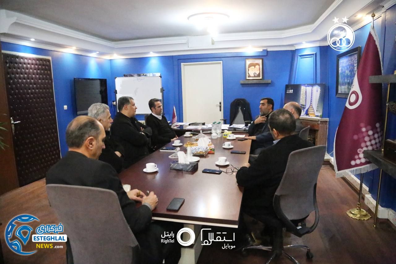 باشگاه استقلال(تاج)