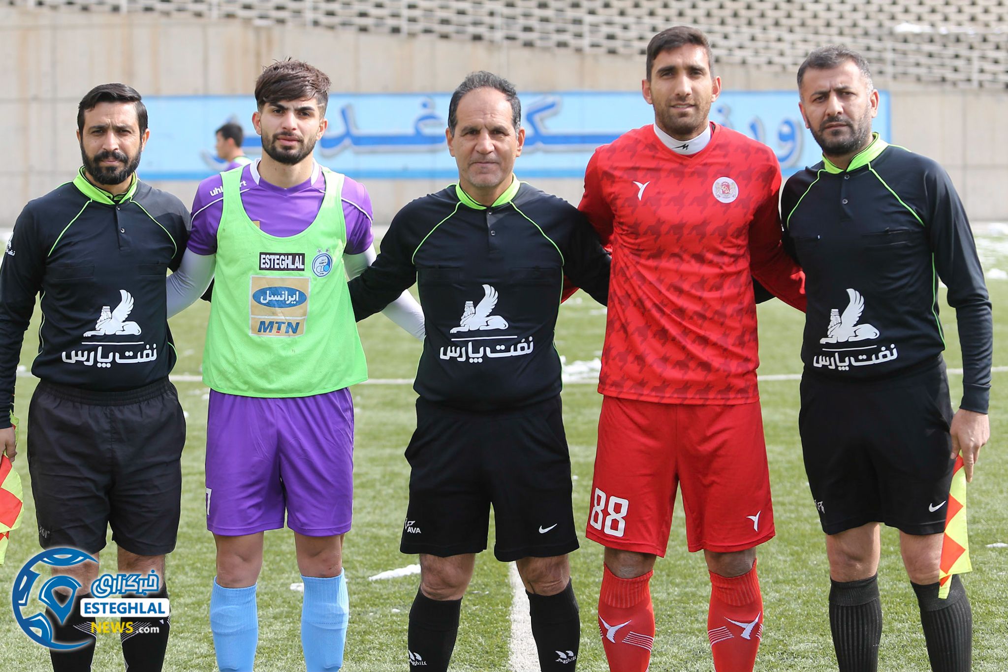 دیدار تدارکاتی سرخپوشان پاکدشت و استقلال