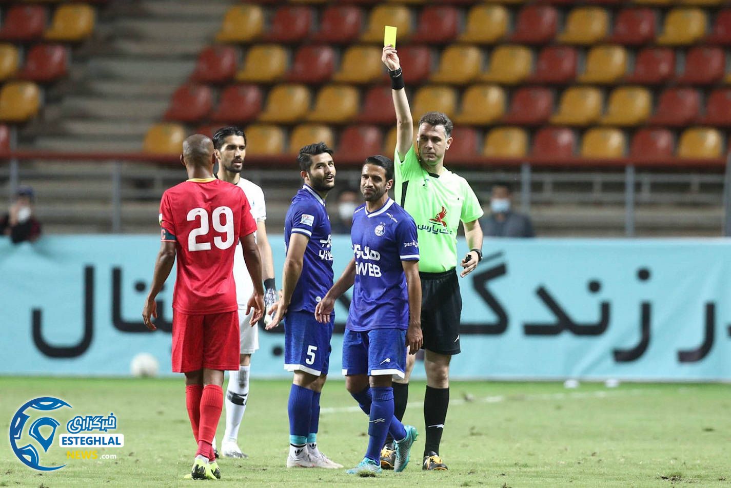 دیدار فولاد خوزستان و استقلال