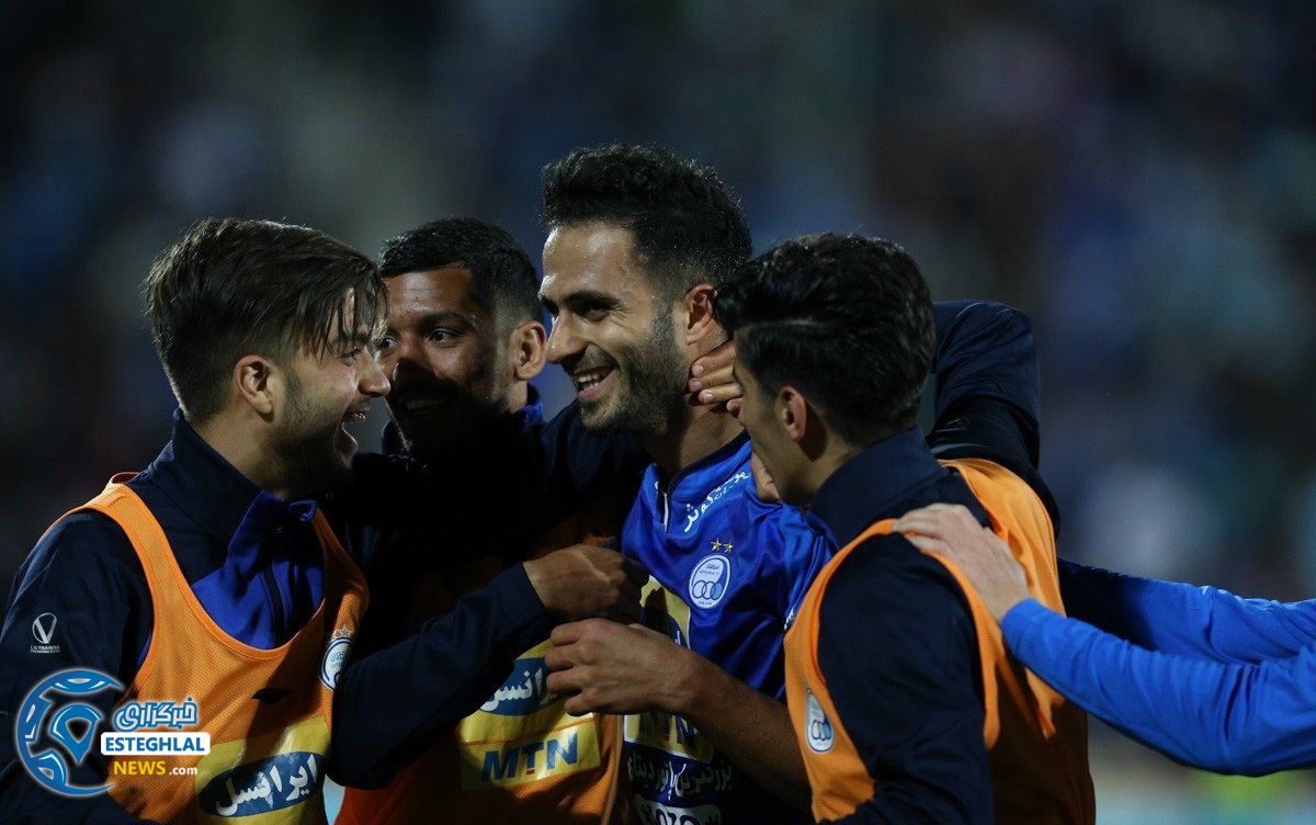 استقلال و مشکی پوشان