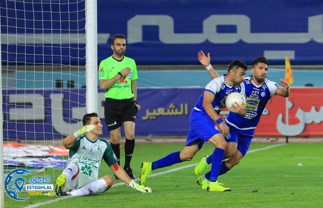 دیدار استقلال و تراکتور