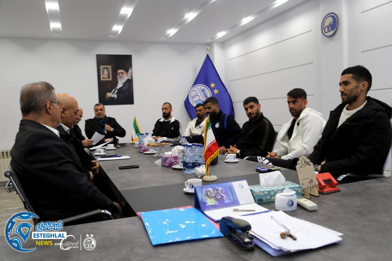 باشگاه استقلال(تاج)