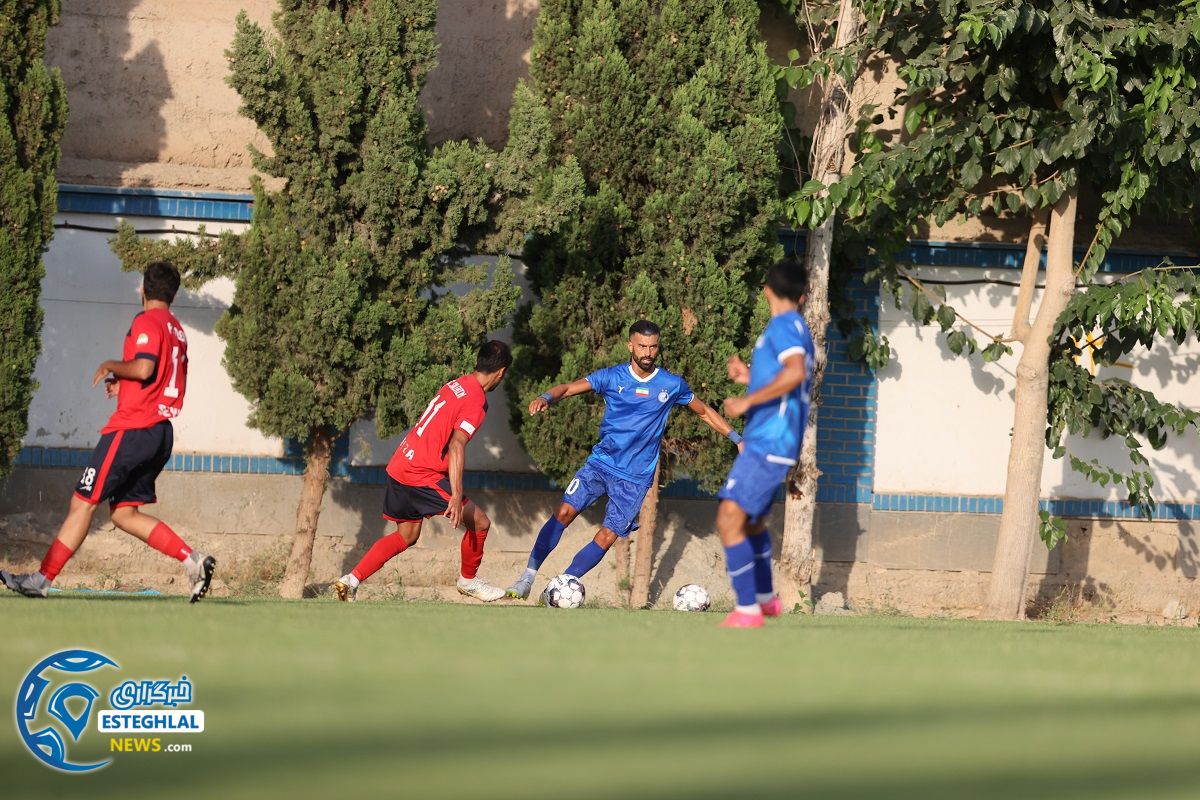 دیدار دوستانه استقلال و صالحین