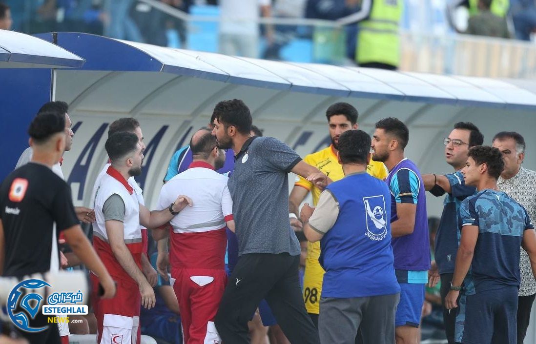 درگیری امدادگران با نیمکت استقلال