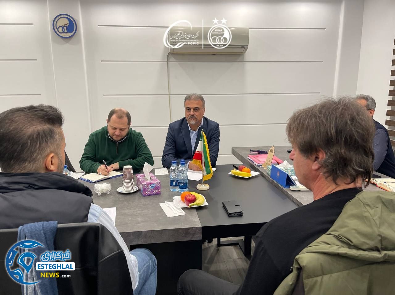 باشگاه استقلال(تاج)